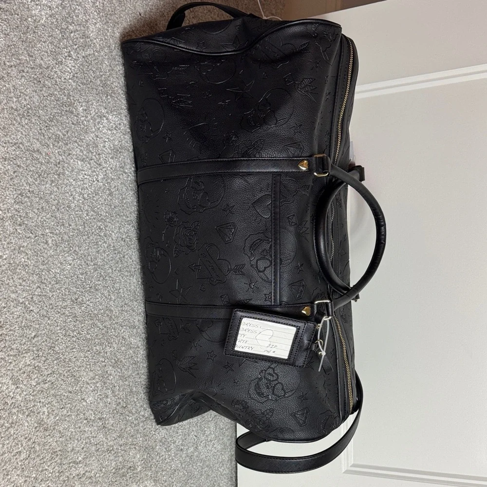 Betsey Johnson skull and heart weekender - Picture 3 of 7
